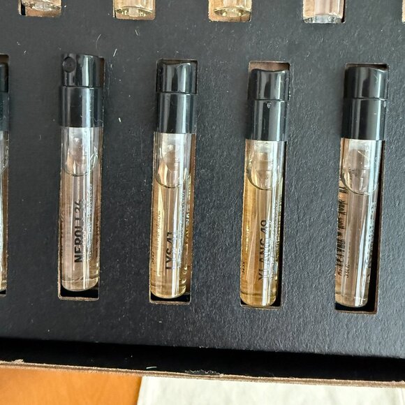 Le Labo Discovery Fragrance Set with 17 Scents - Picture 6 of 8